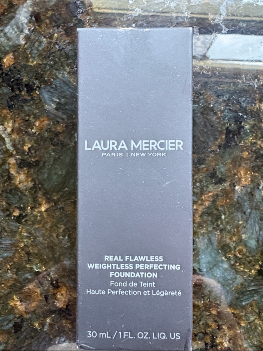 laura mercier Real Flawless Weightless Perfecting Foundation - New